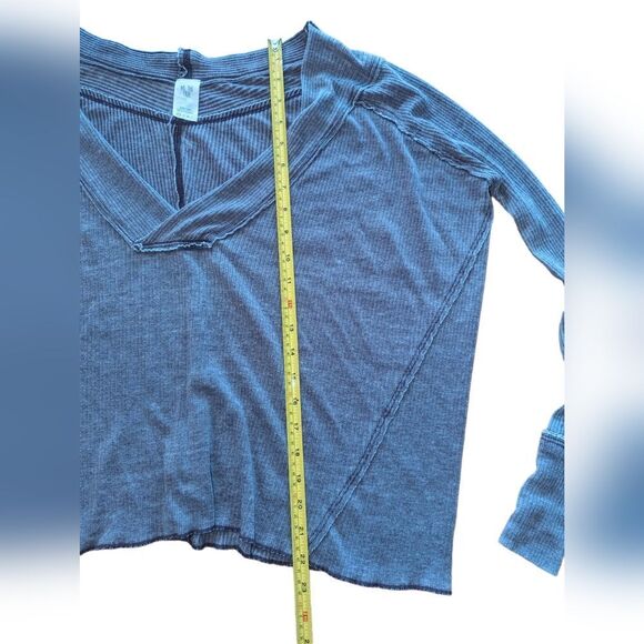 🛍️Lavender Colored V Neck Long Sleeve Crop Ribbed Shirt Size xs - Picture 2 of 5